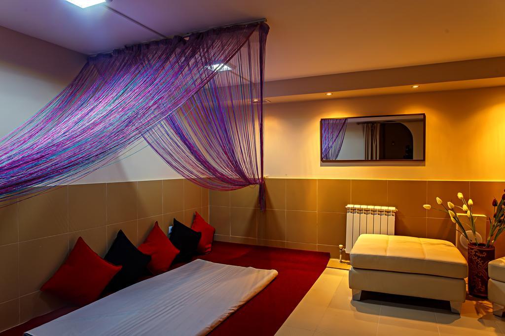Red Village Hotel Astana Extérieur photo