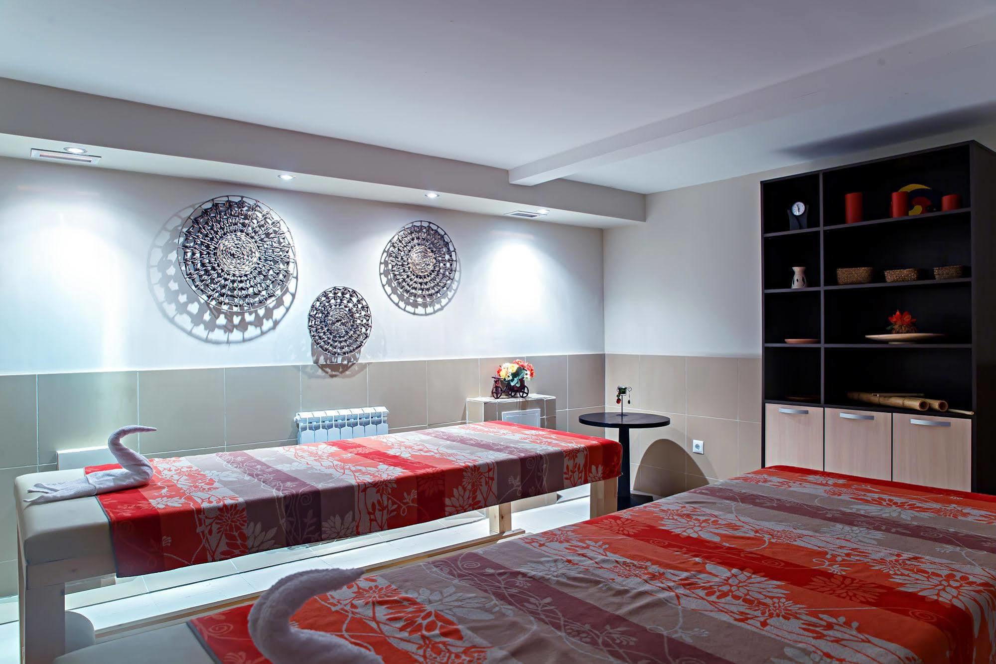 Red Village Hotel Astana Extérieur photo