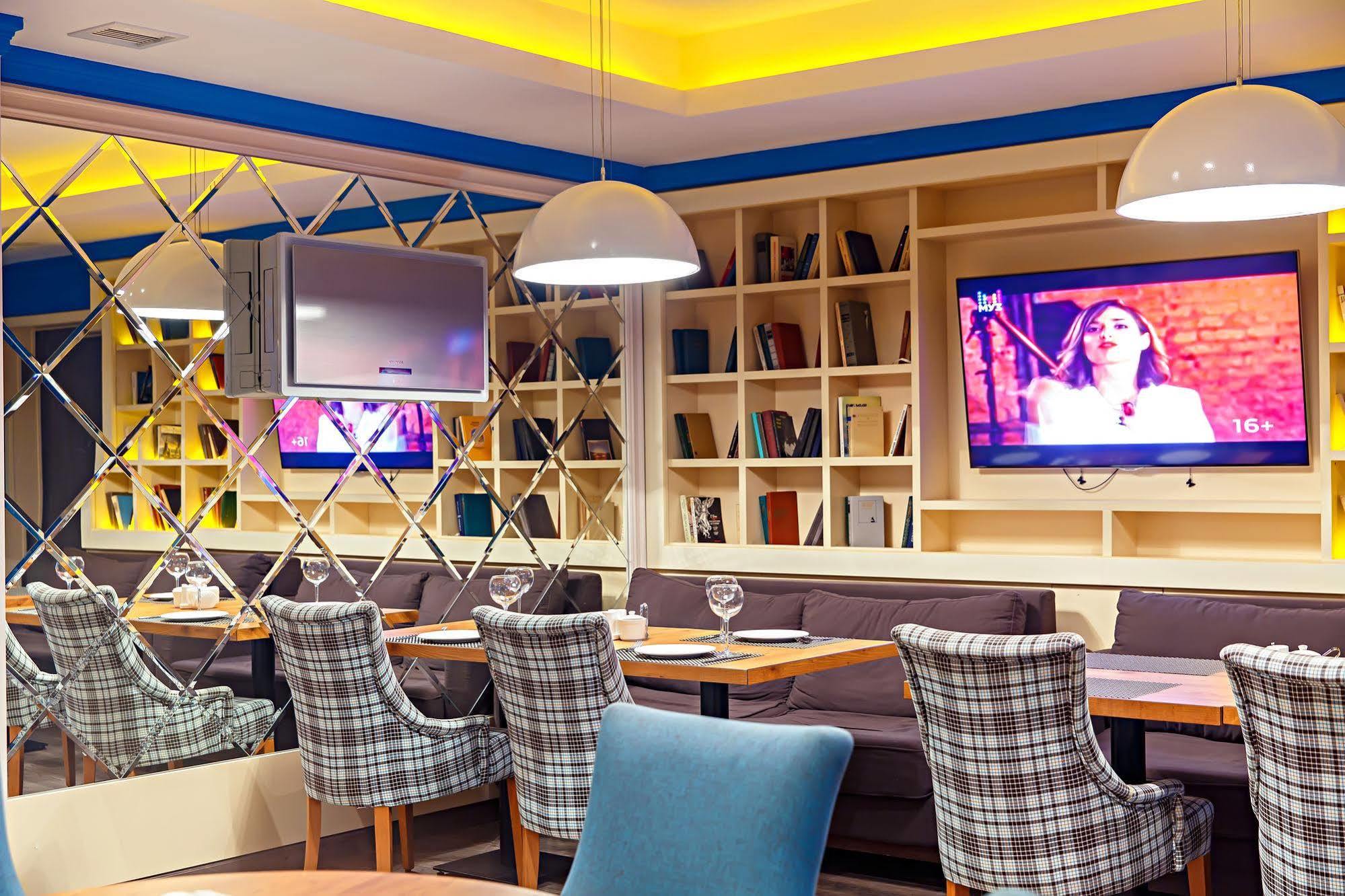 Red Village Hotel Astana Extérieur photo